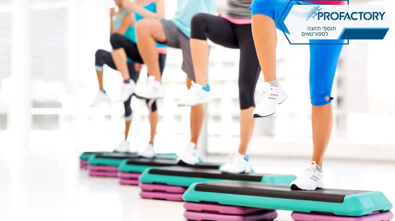 צעד קטן, שינוי גדול: למה כדאי לשלב אירובי מדרגה באימון?